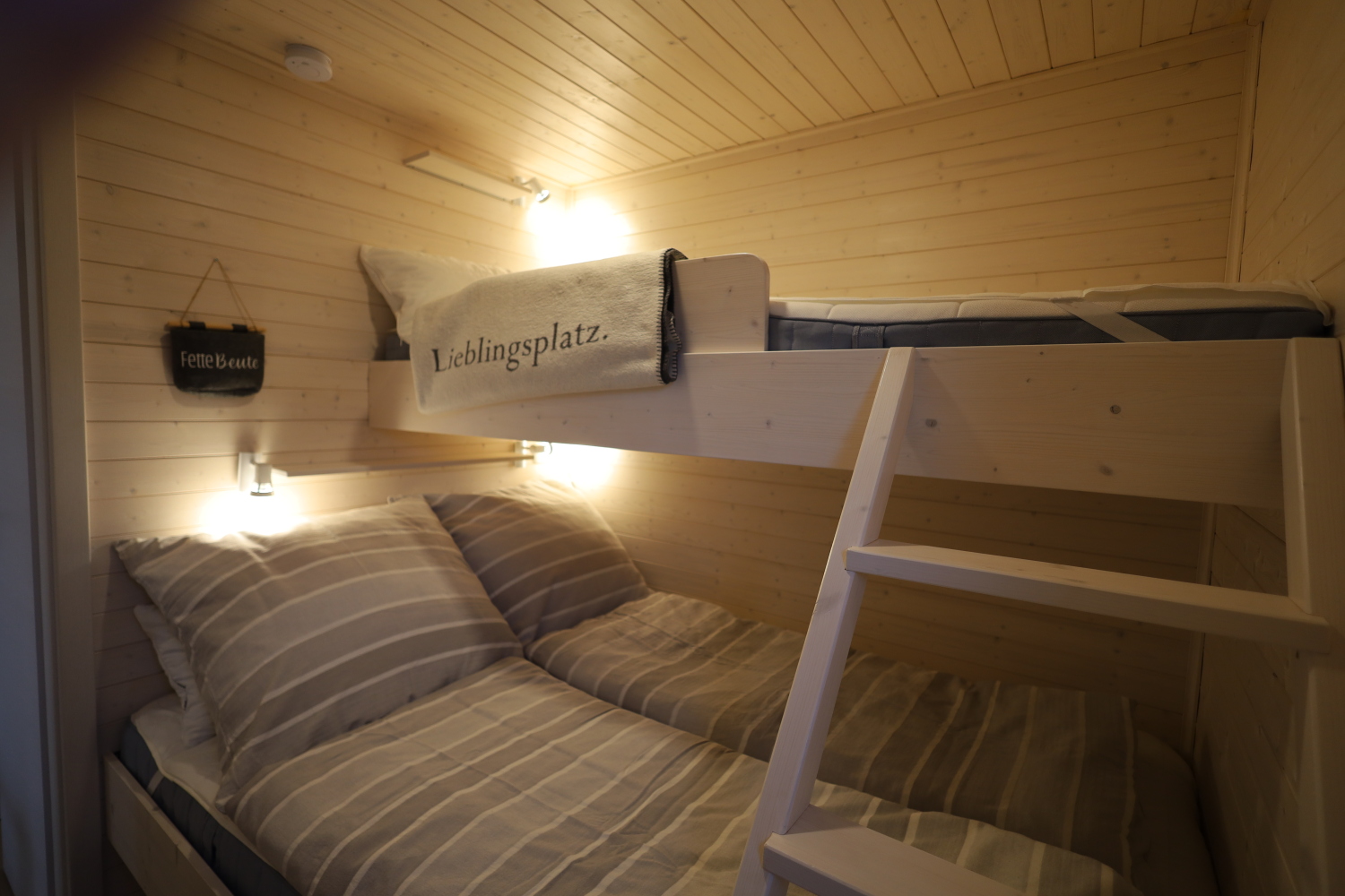 Gemütliches Hausboot Liliput an der Ostsee