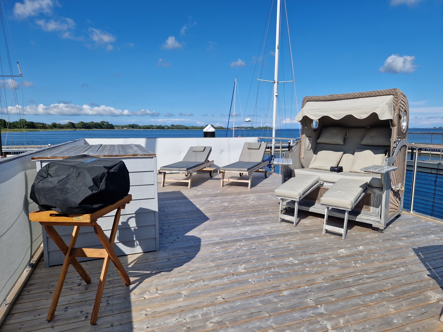 Gemütliches Hausboot Liliput an der Ostsee