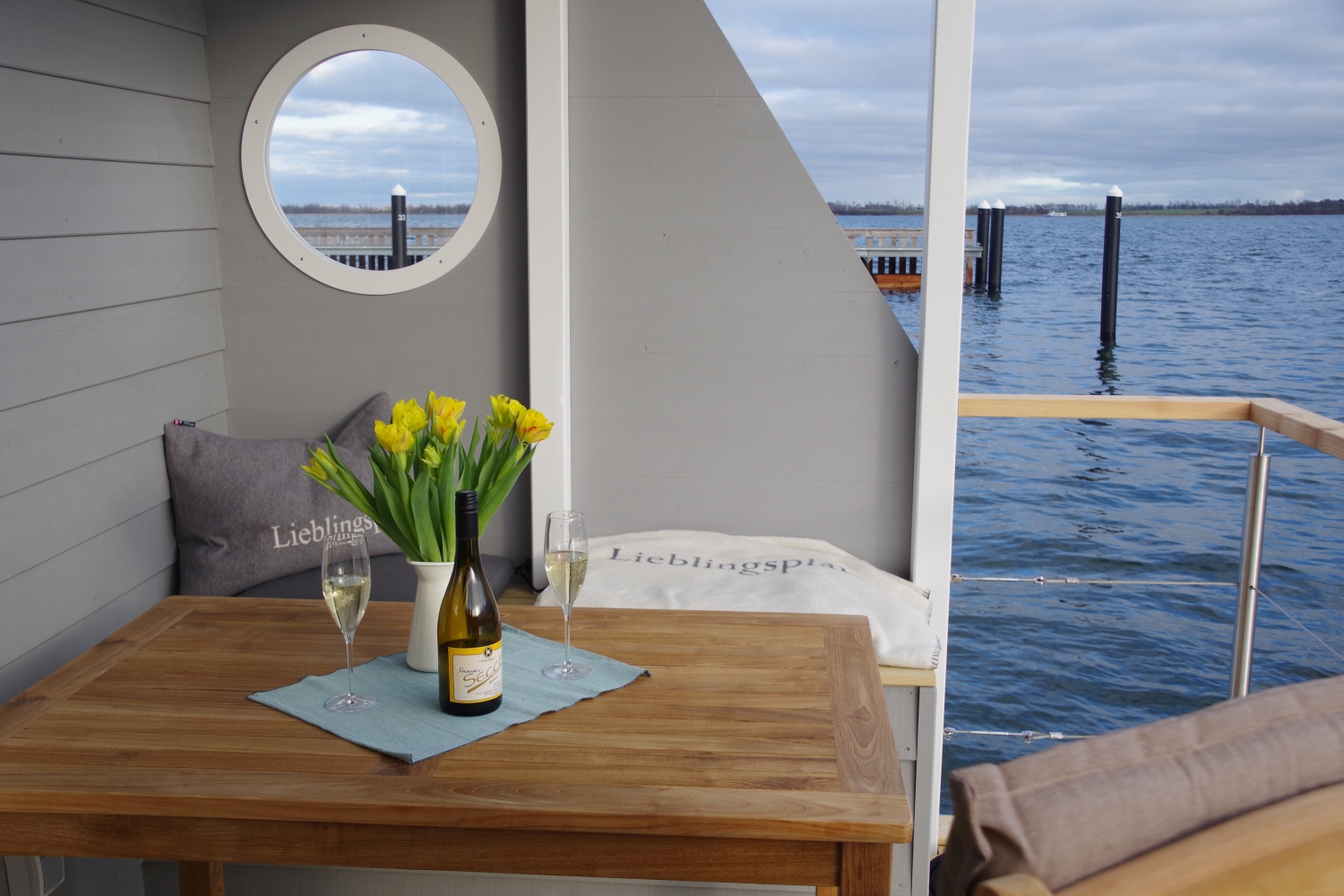 Gemütliches Hausboot Liliput an der Ostsee